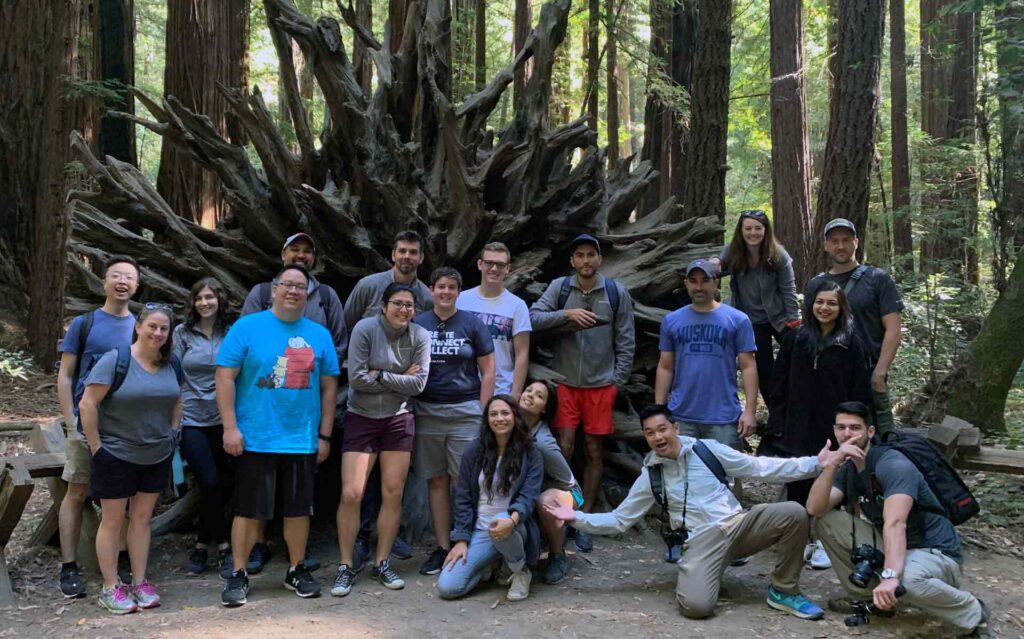 FormAssembly团队的一员拍照2019 FormAssembly团聚在索诺玛附近的红木森林,加利福尼亚。